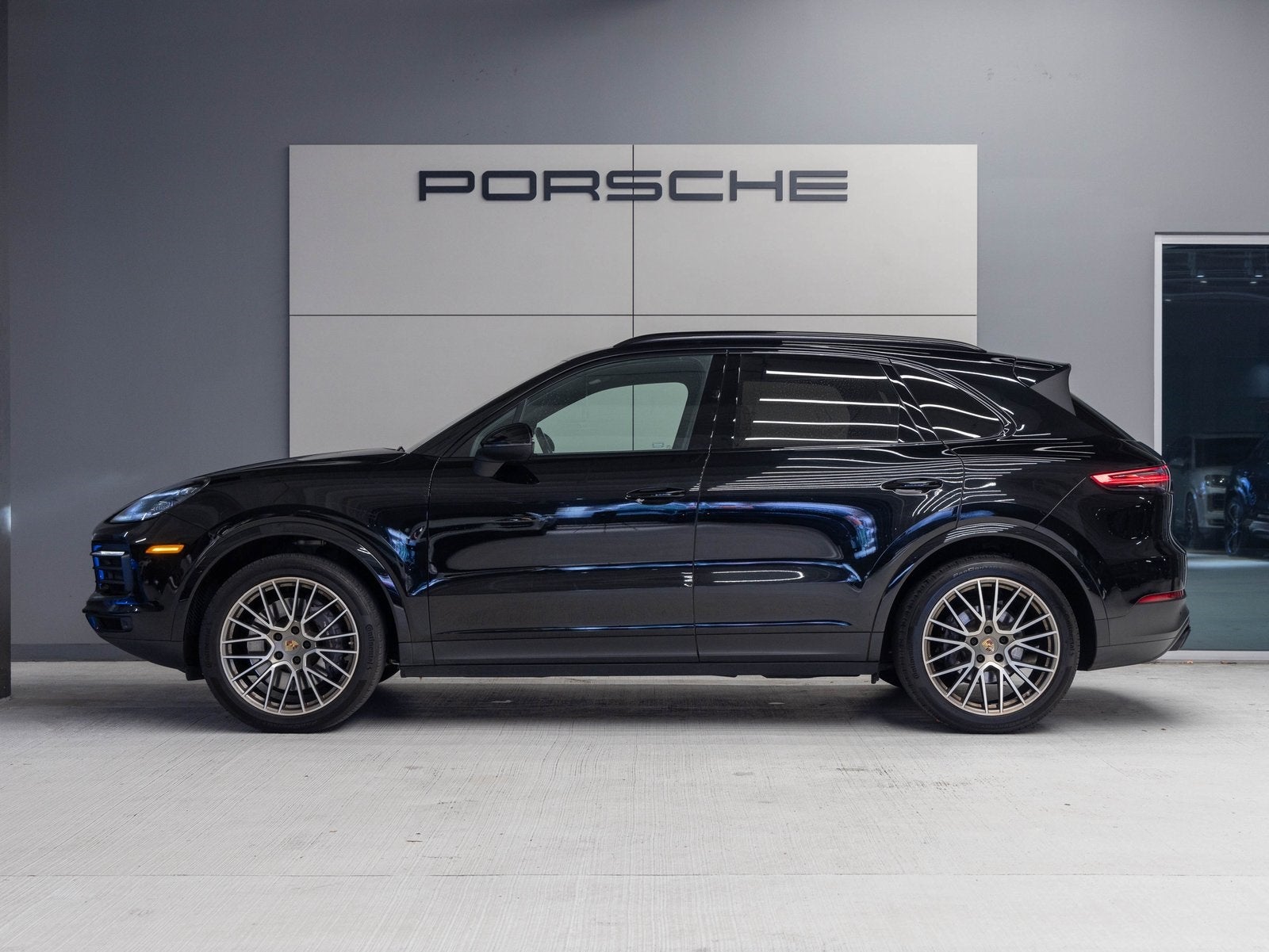 2022 Porsche Cayenne Cayenne Platinum Edition (MY22)