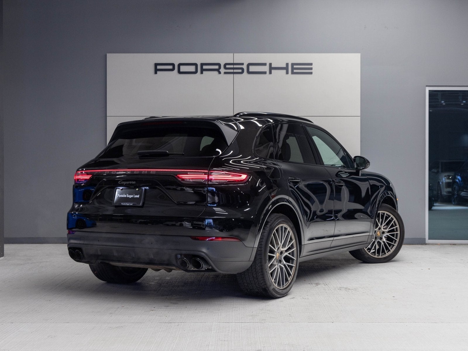 2022 Porsche Cayenne Cayenne Platinum Edition (MY22)
