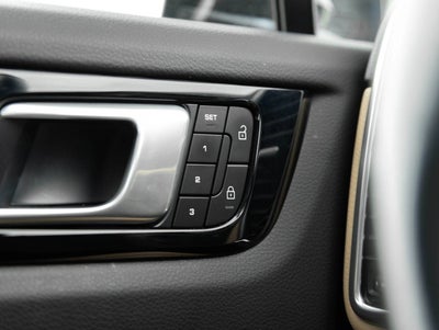 2022 Porsche Cayenne Cayenne Platinum Edition (MY22)