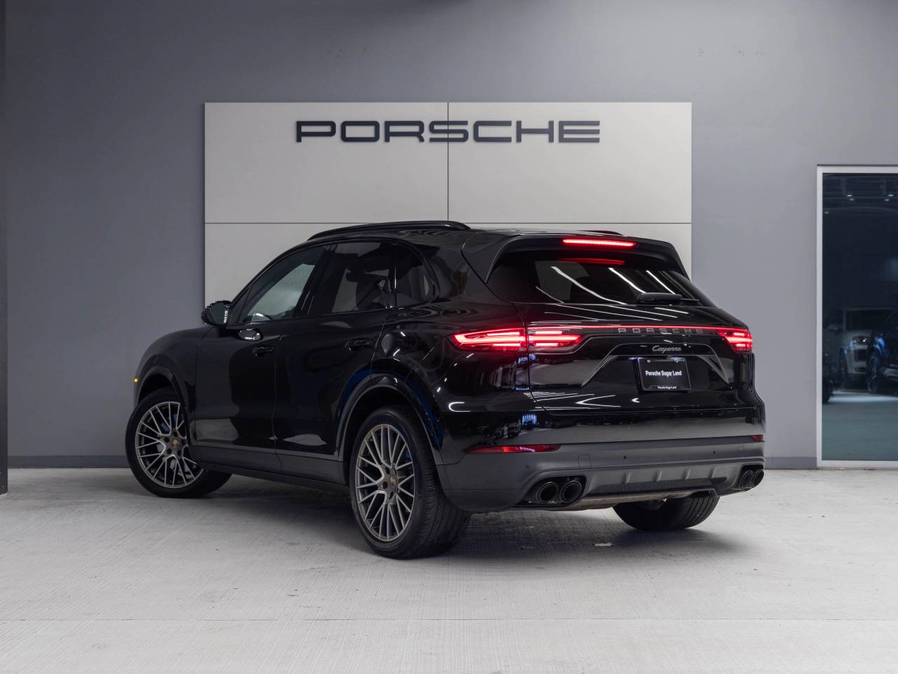 2022 Porsche Cayenne Cayenne Platinum Edition (MY22)