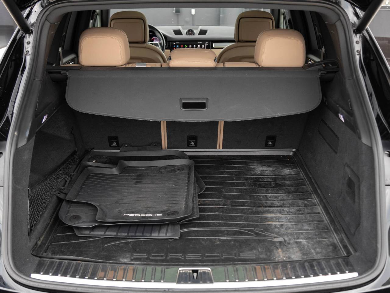 2022 Porsche Cayenne Cayenne Platinum Edition (MY22)