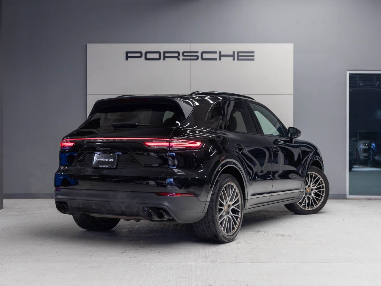 2022 Porsche Cayenne Cayenne Platinum Edition (MY22)