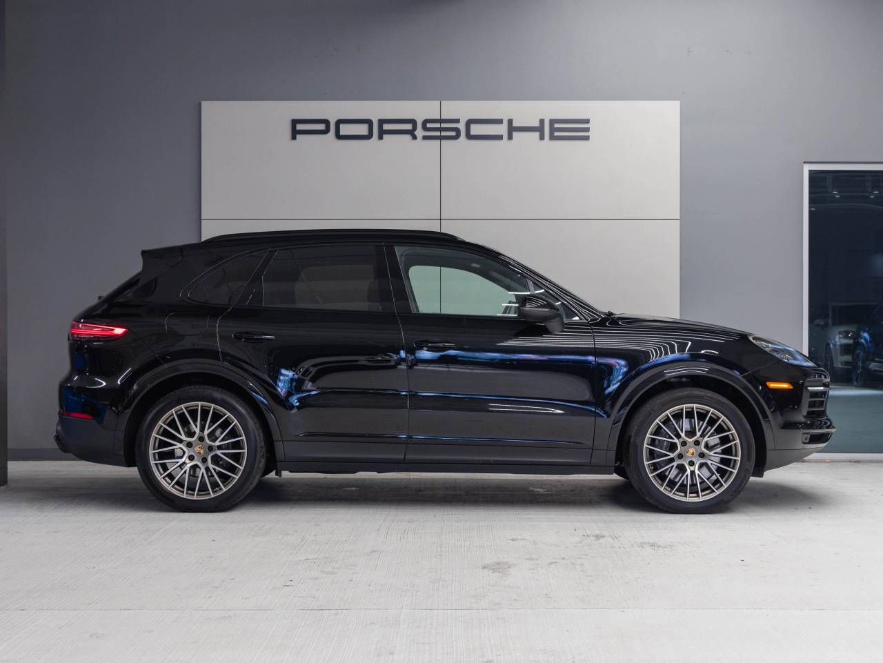 2022 Porsche Cayenne Cayenne Platinum Edition (MY22)