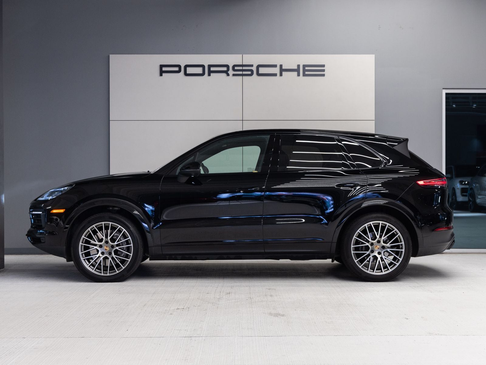2023 Porsche Cayenne Cayenne Platinum Edition (MY23)