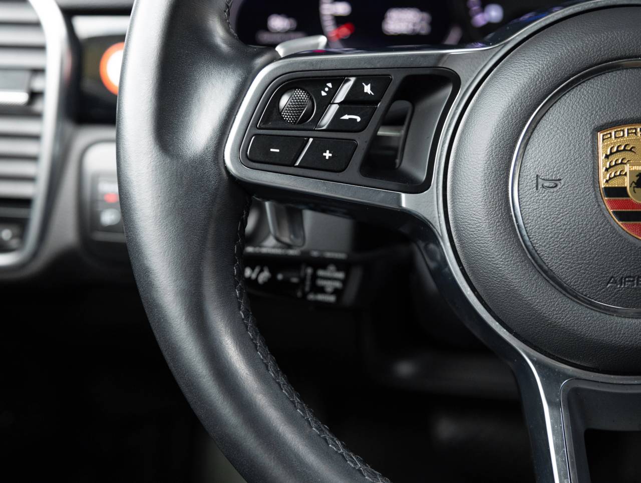 2023 Porsche Cayenne Cayenne Platinum Edition (MY23)