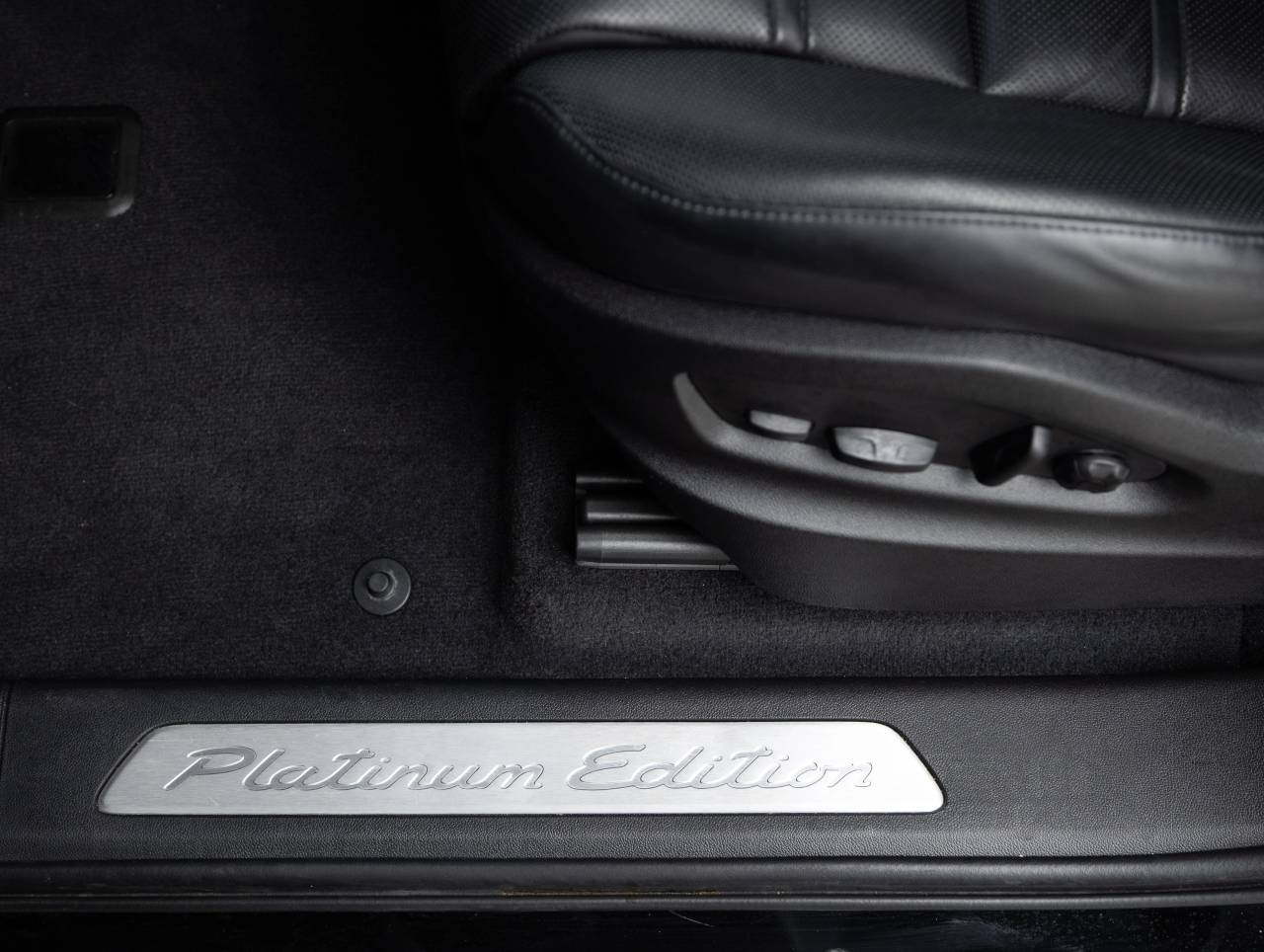 2023 Porsche Cayenne Cayenne Platinum Edition (MY23)