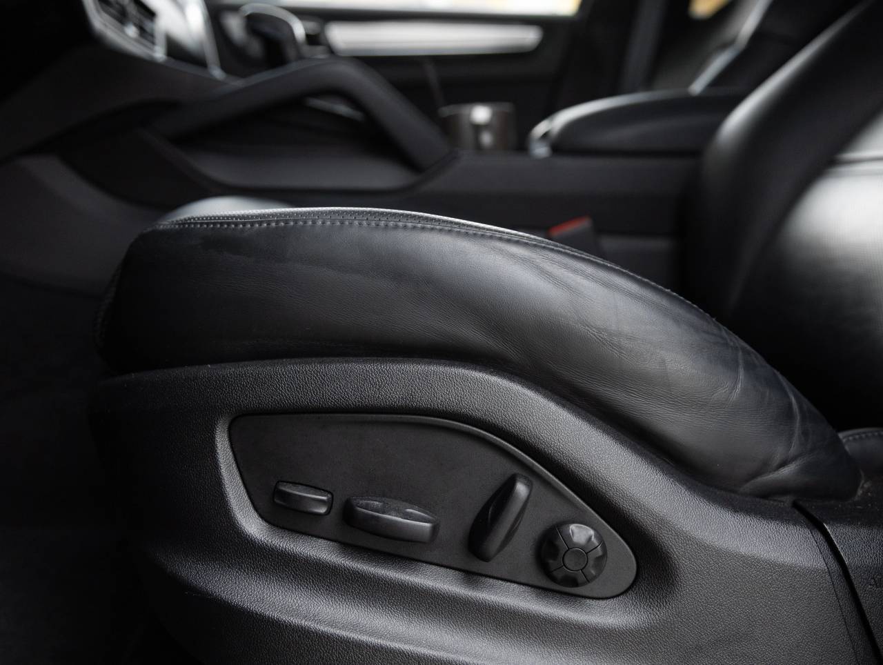 2023 Porsche Cayenne Cayenne Platinum Edition (MY23)