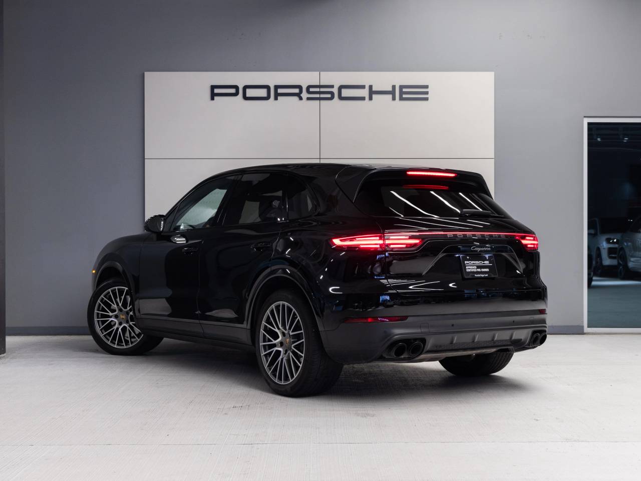 2023 Porsche Cayenne Cayenne Platinum Edition (MY23)