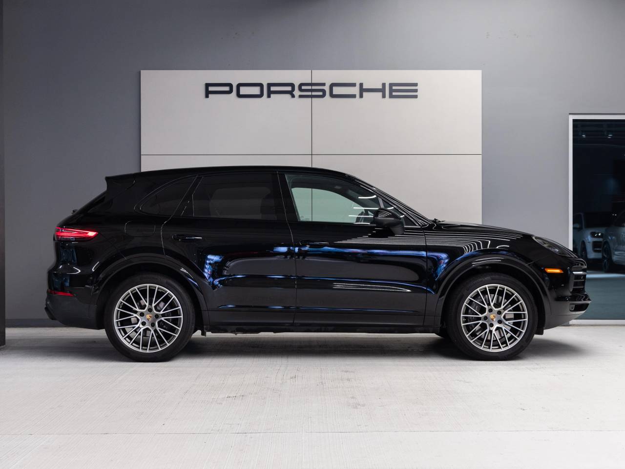 2023 Porsche Cayenne Cayenne Platinum Edition (MY23)