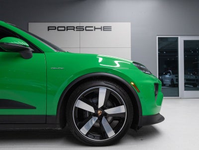 2025 Porsche Macan 4 Electric