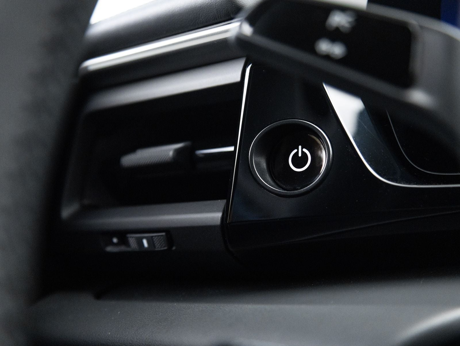 2025 Porsche Macan 4 Electric