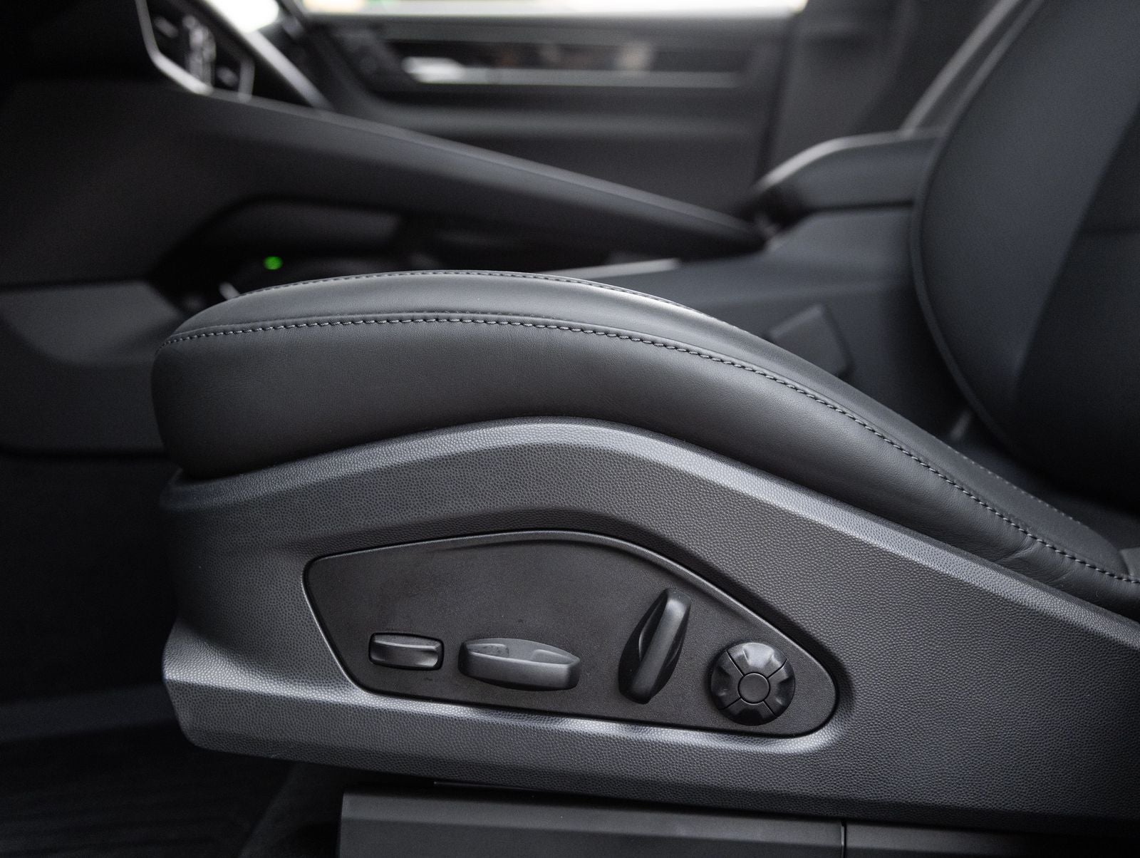 2025 Porsche Macan 4 Electric