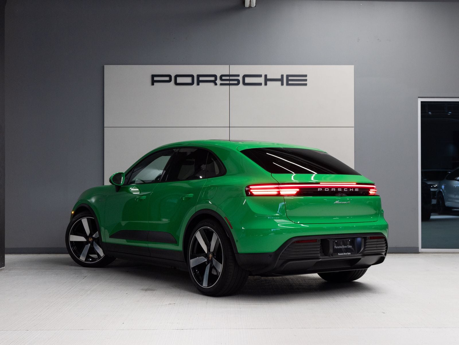 2025 Porsche Macan 4 Electric