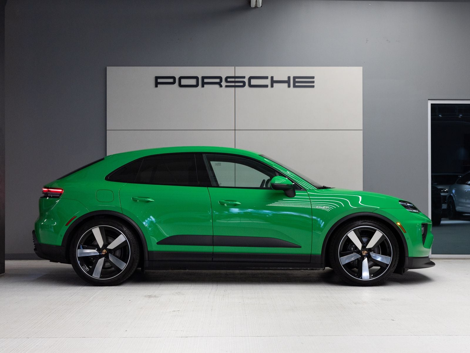 2025 Porsche Macan 4 Electric