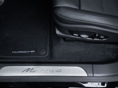 2026 Porsche Macan 4 Electric