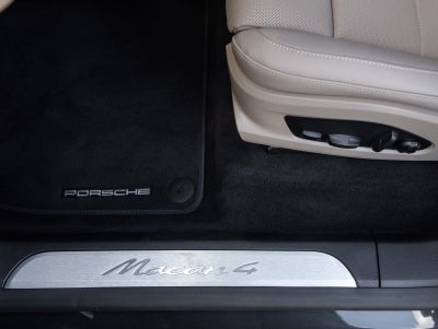 2026 Porsche Macan 4 Electric
