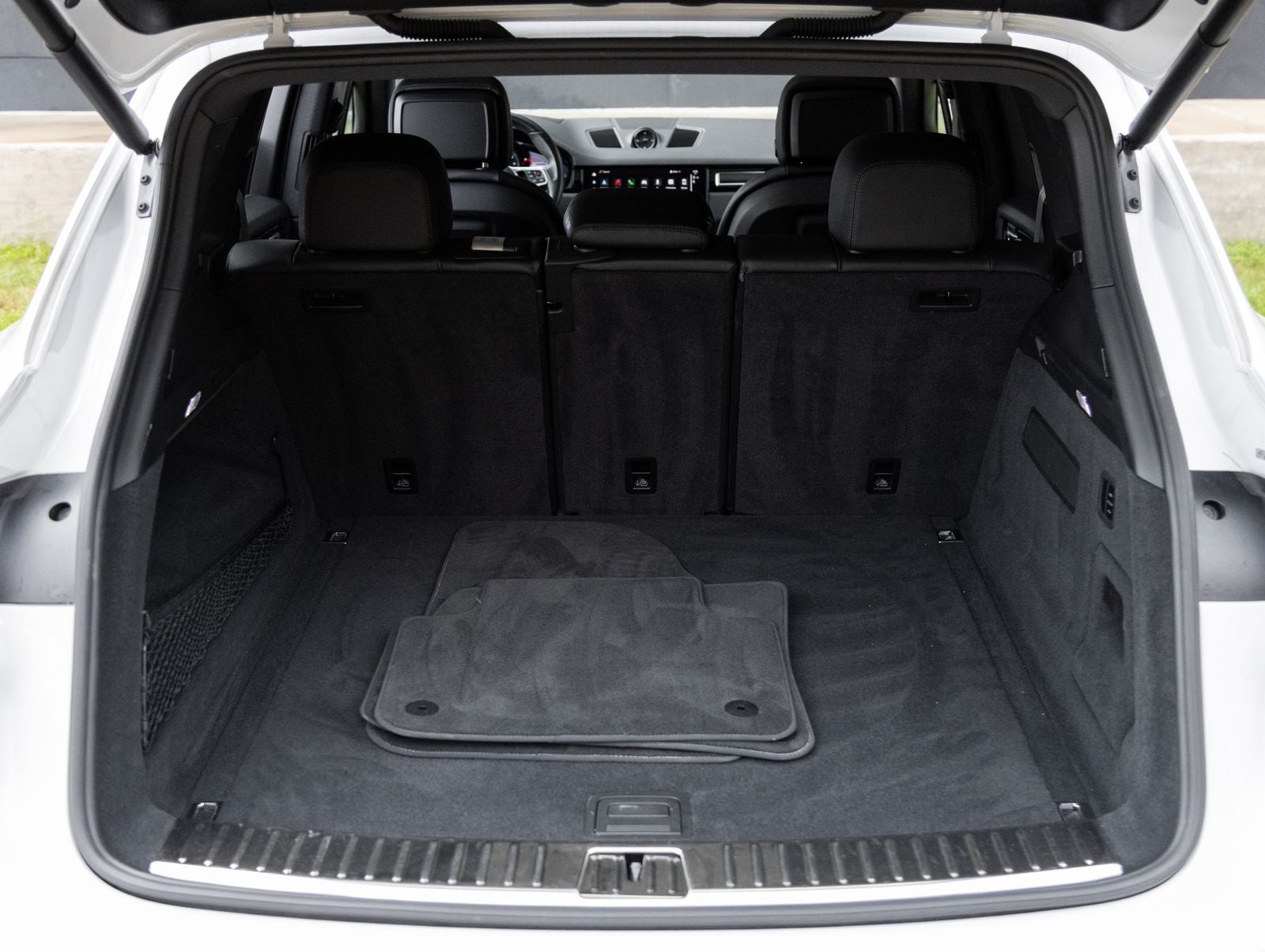 2023 Porsche Cayenne S Platinum Edition