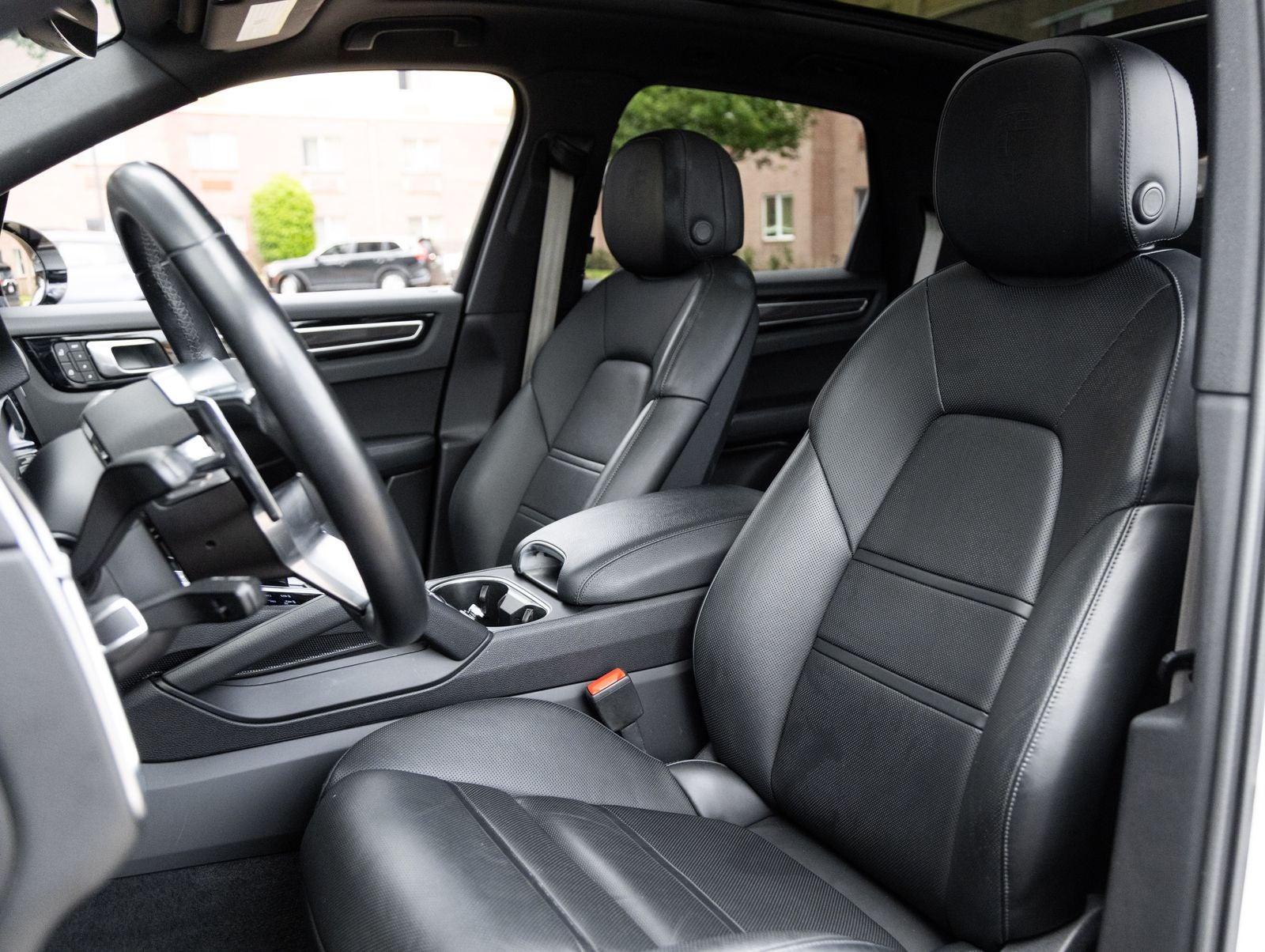 2023 Porsche Cayenne S Platinum Edition