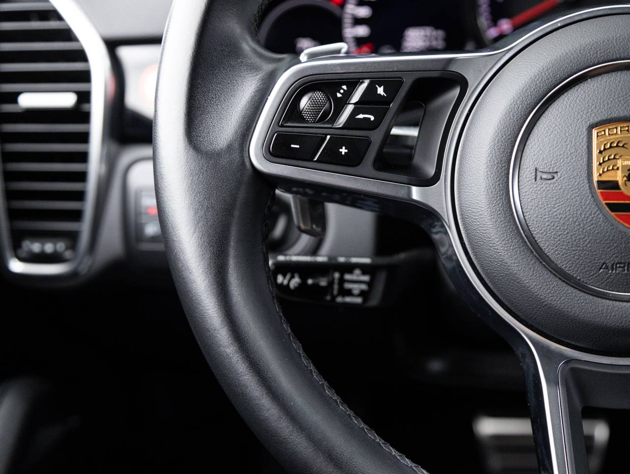 2023 Porsche Cayenne S Platinum Edition