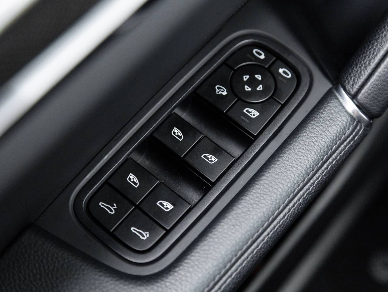 2023 Porsche Cayenne S Platinum Edition