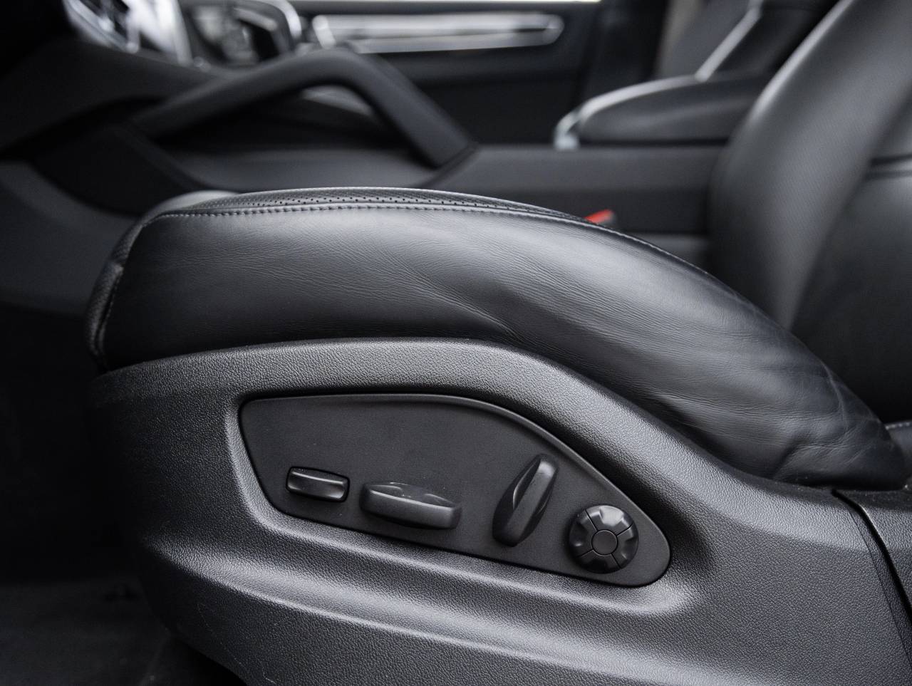 2023 Porsche Cayenne S Platinum Edition