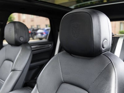 2023 Porsche Cayenne S Platinum Edition