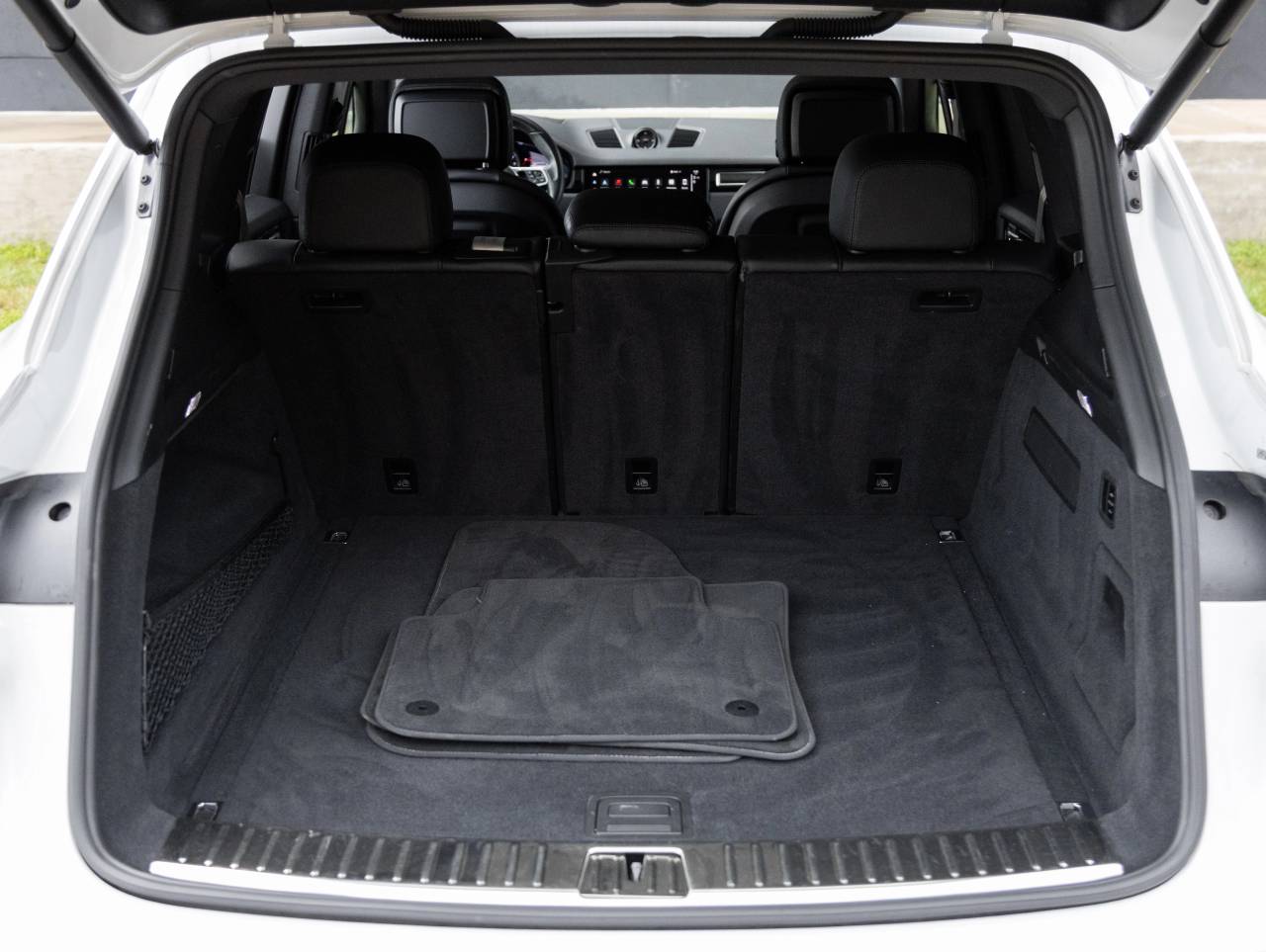 2023 Porsche Cayenne S Platinum Edition