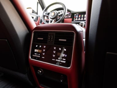 2023 Porsche Cayenne S Platinum Edition
