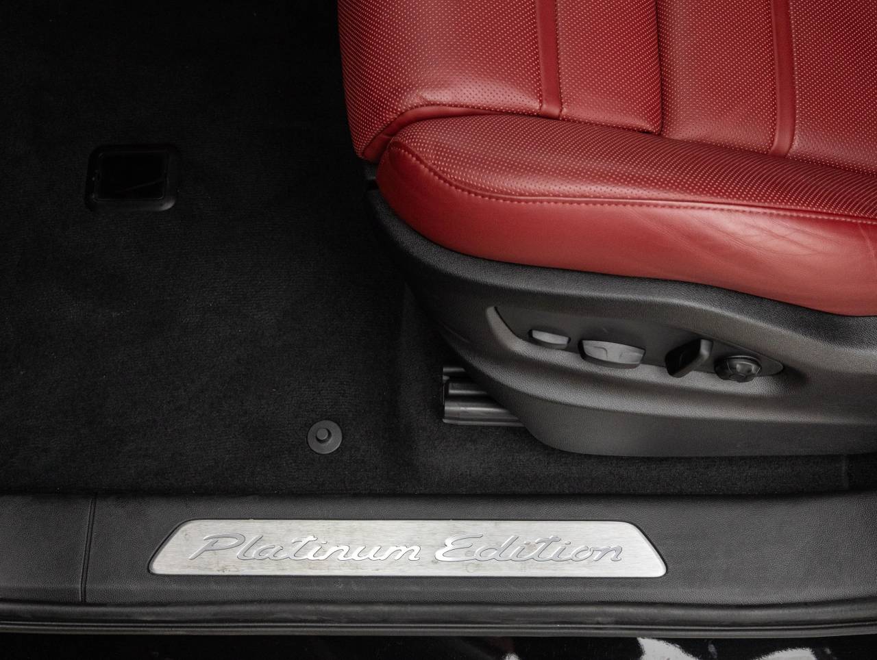 2023 Porsche Cayenne S Platinum Edition