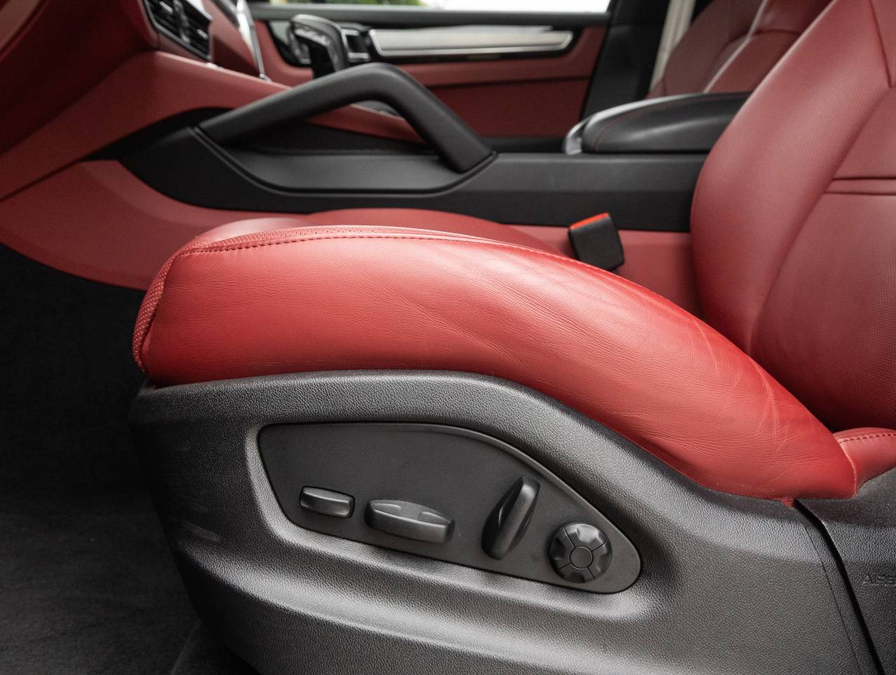 2023 Porsche Cayenne S Platinum Edition