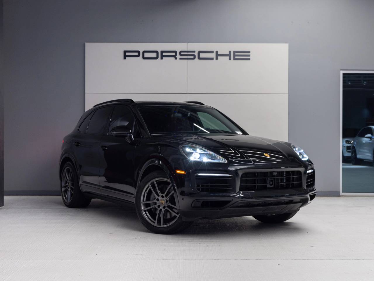 2023 Porsche Cayenne S Platinum Edition
