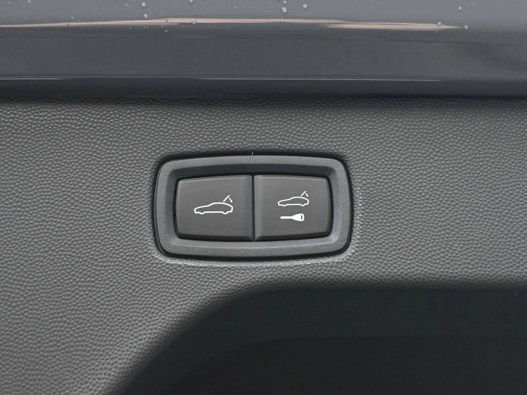 2025 Porsche Macan Turbo Electric