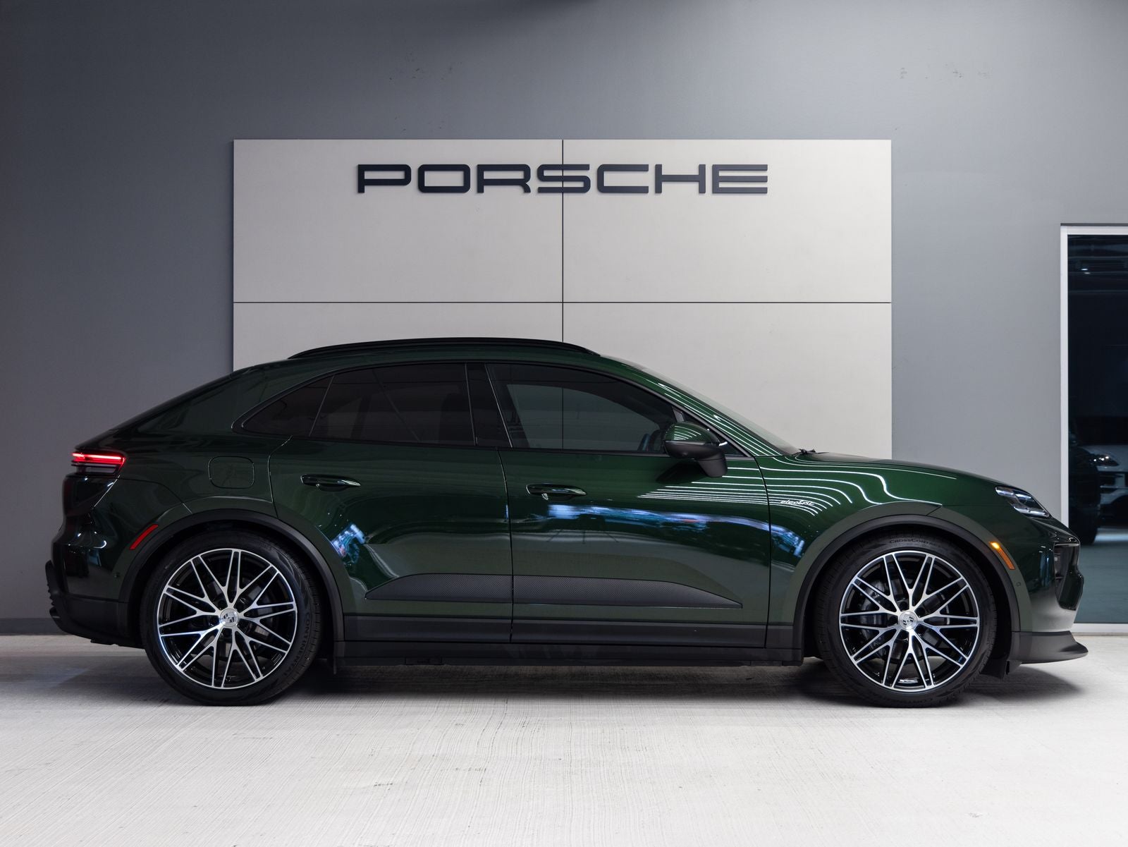 2025 Porsche Macan Macan Electric