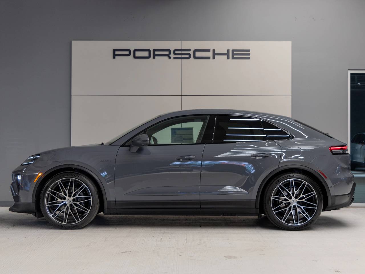 2025 Porsche Macan Macan Electric