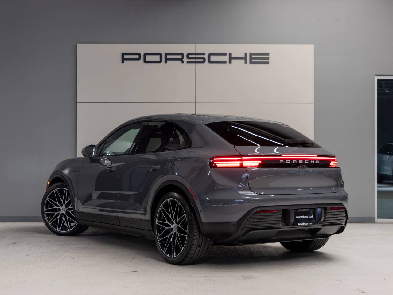2025 Porsche Macan Macan Electric