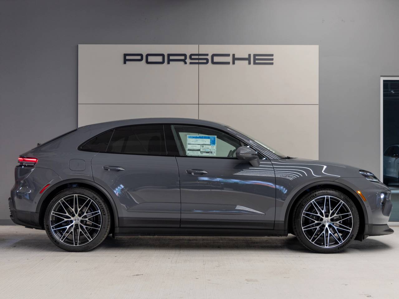2025 Porsche Macan Macan Electric