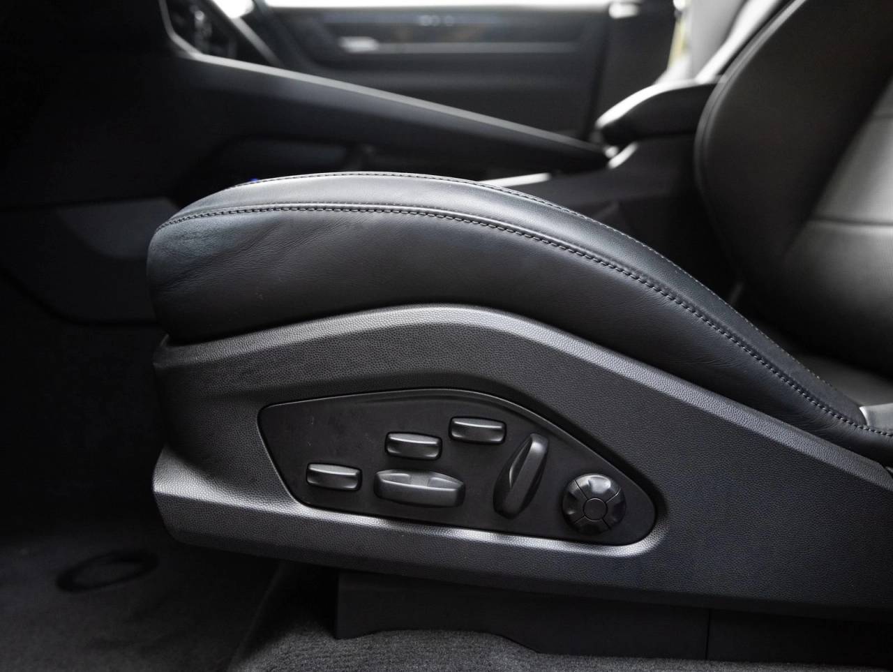 2025 Porsche Macan Electric