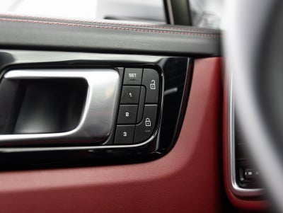 2023 Porsche Cayenne Cayenne E-Hybrid Platinum Edition (MY23)