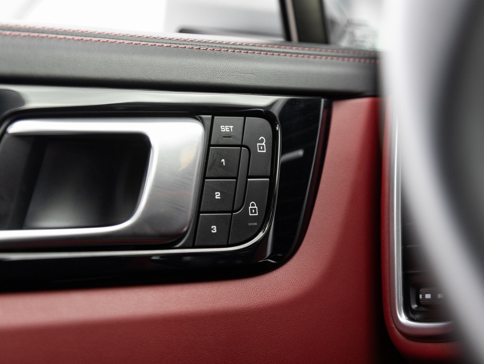 2023 Porsche Cayenne Cayenne E-Hybrid Platinum Edition (MY23)