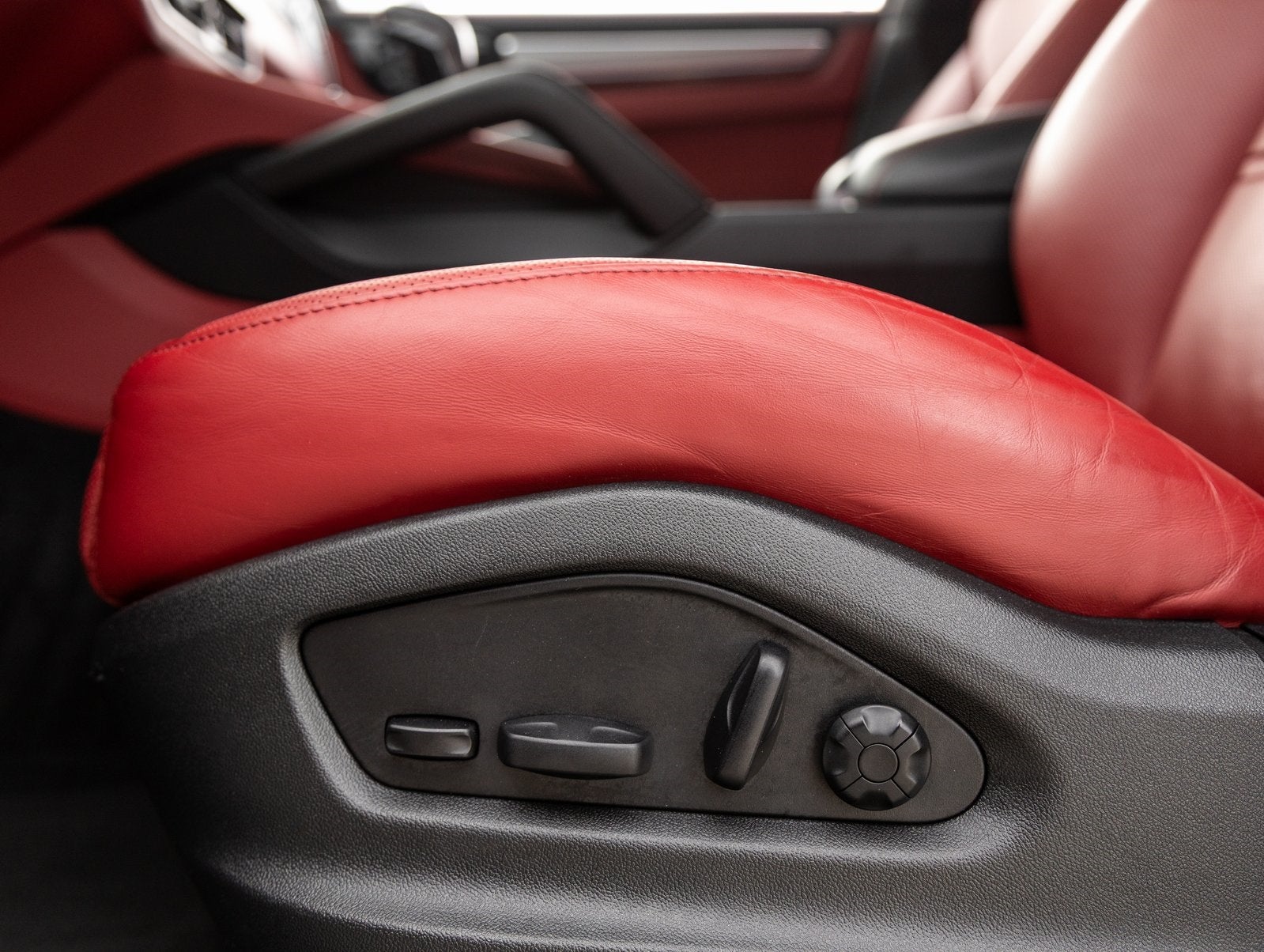 2023 Porsche Cayenne Cayenne E-Hybrid Platinum Edition (MY23)