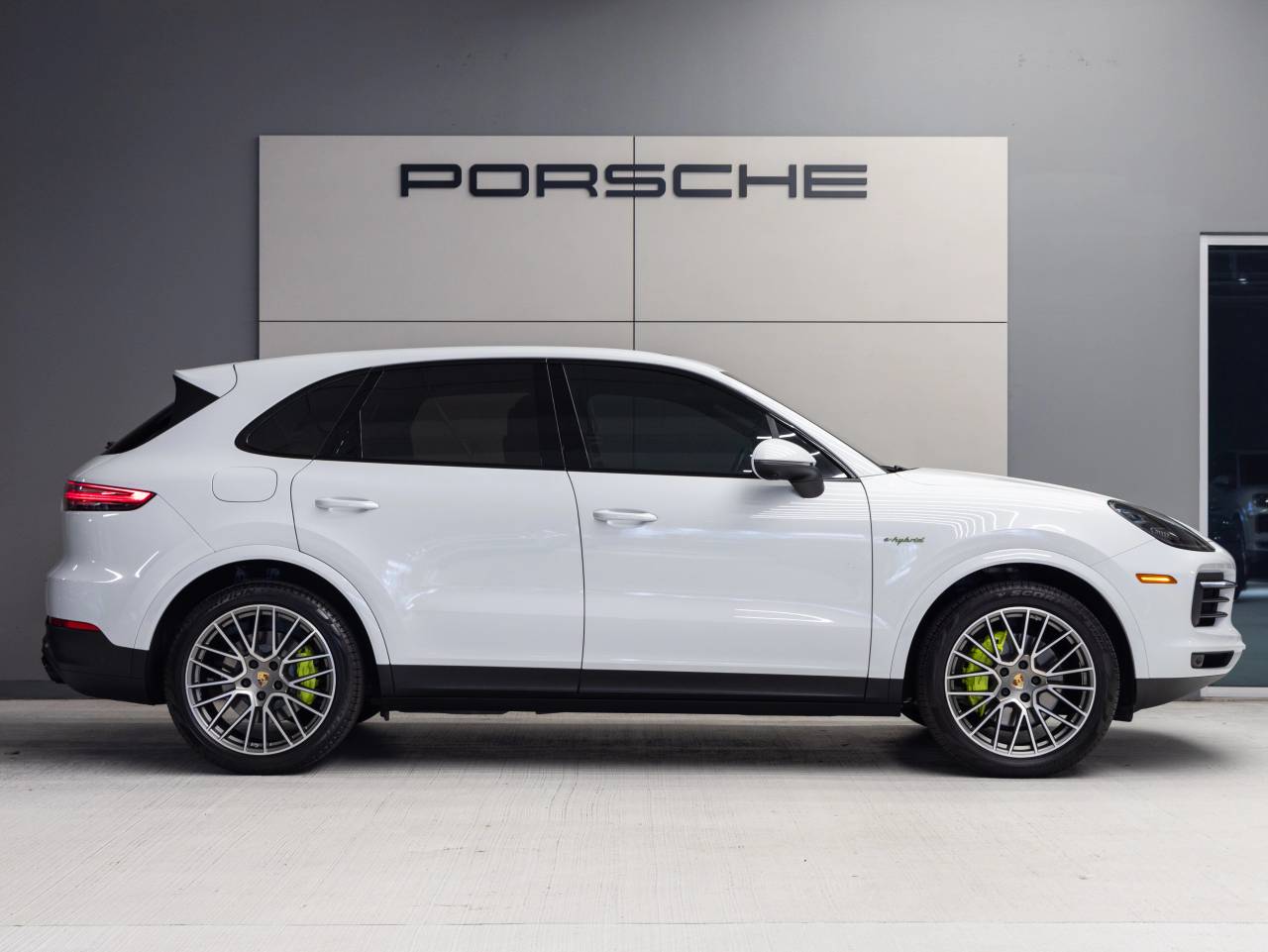 2023 Porsche Cayenne Cayenne E-Hybrid Platinum Edition (MY23)