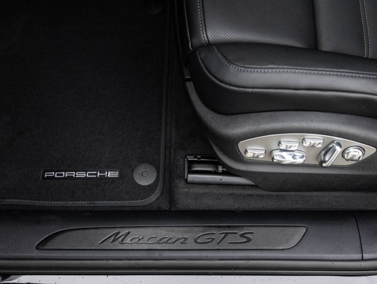 2026 Porsche Macan Macan GTS