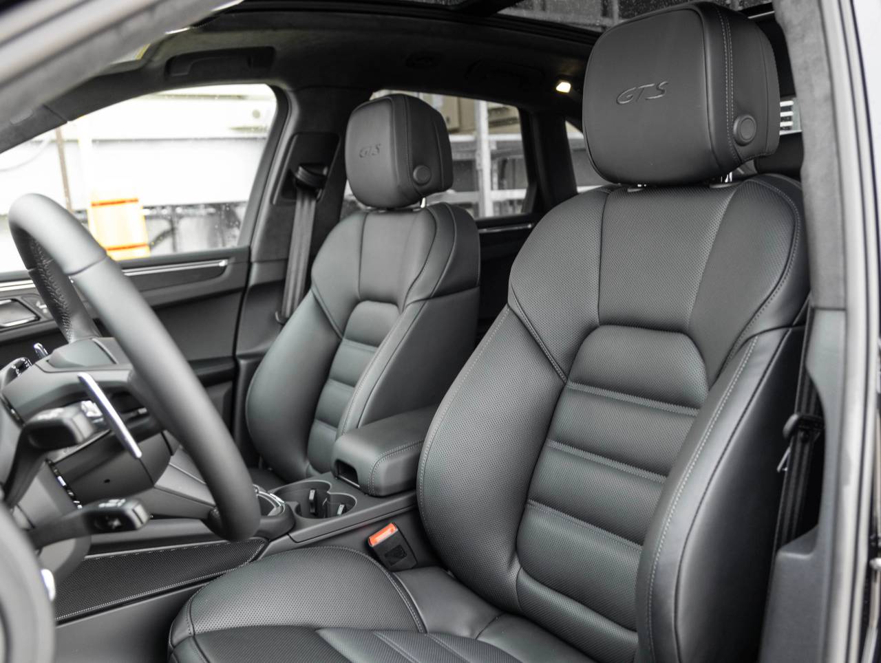 2026 Porsche Macan Macan GTS