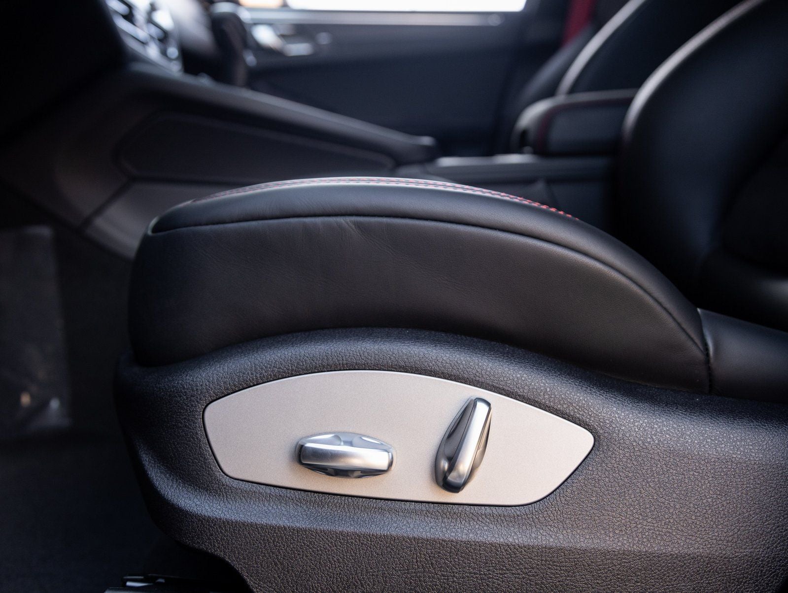 2026 Porsche Macan Macan GTS