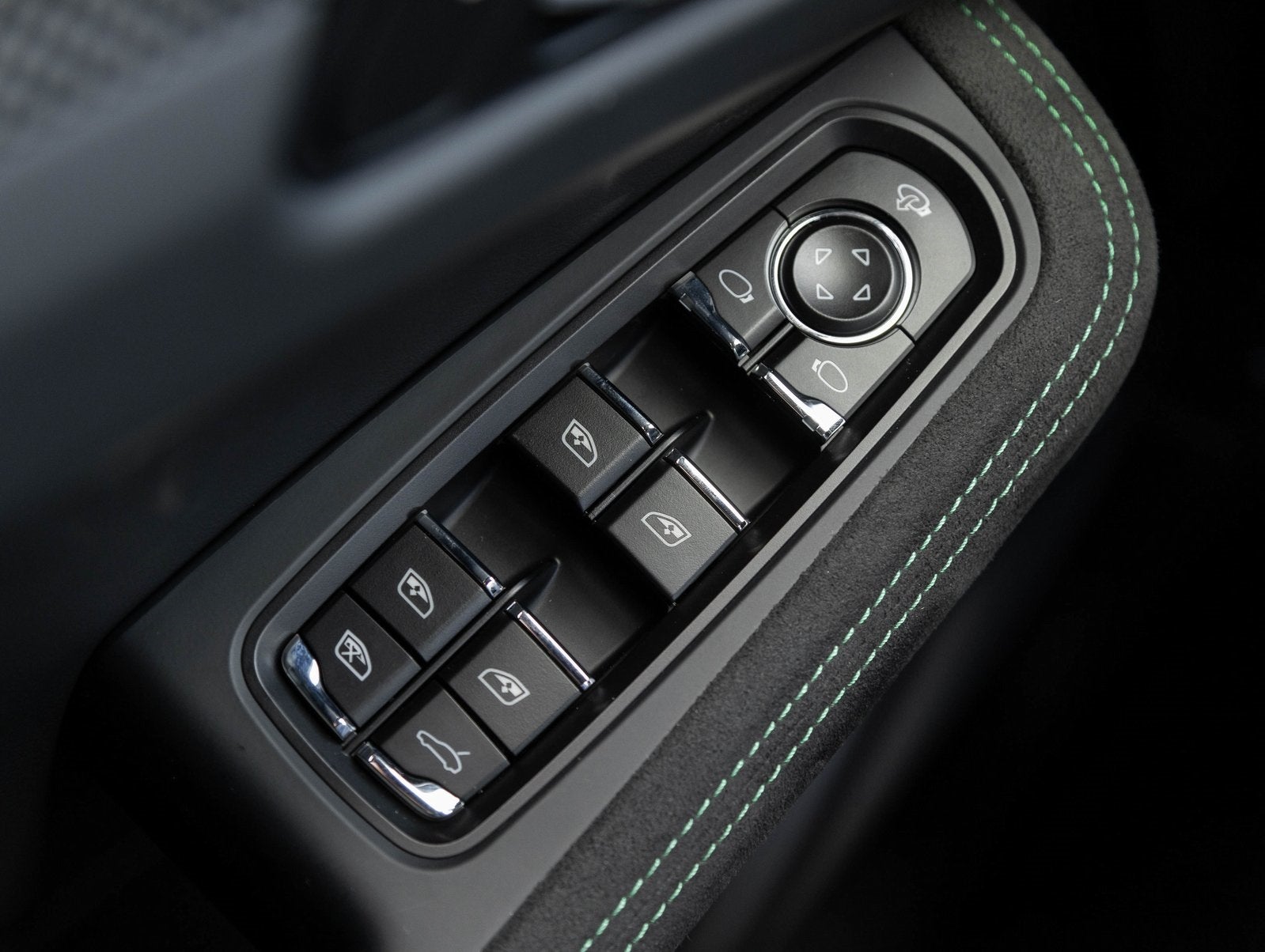 2026 Porsche Macan Macan GTS