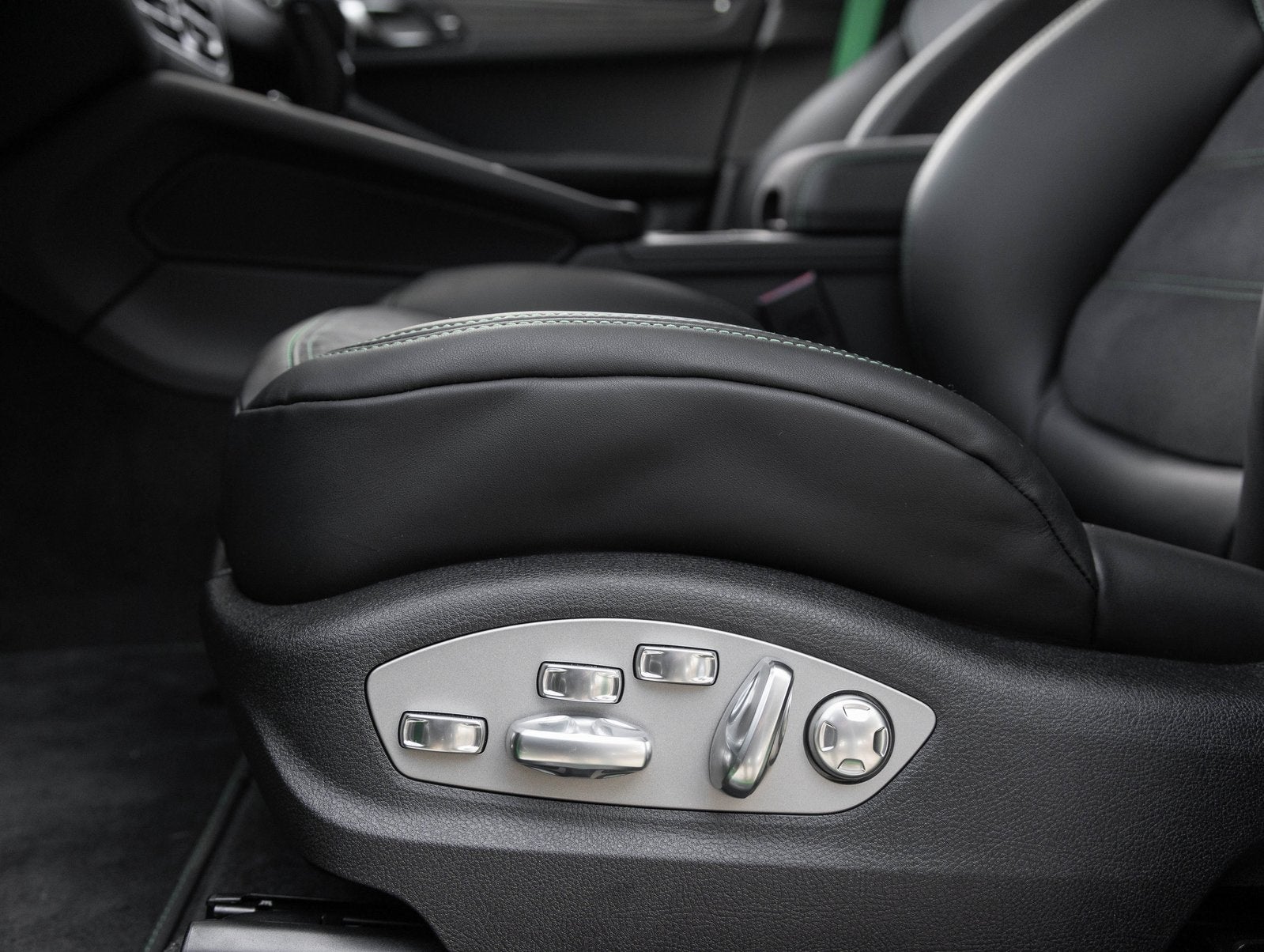 2026 Porsche Macan Macan GTS