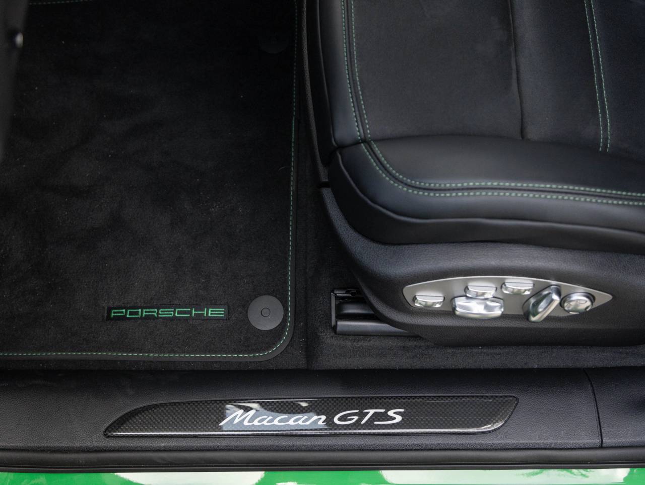 2026 Porsche Macan Macan GTS