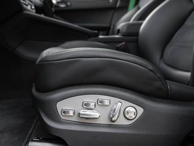 2026 Porsche Macan Macan GTS