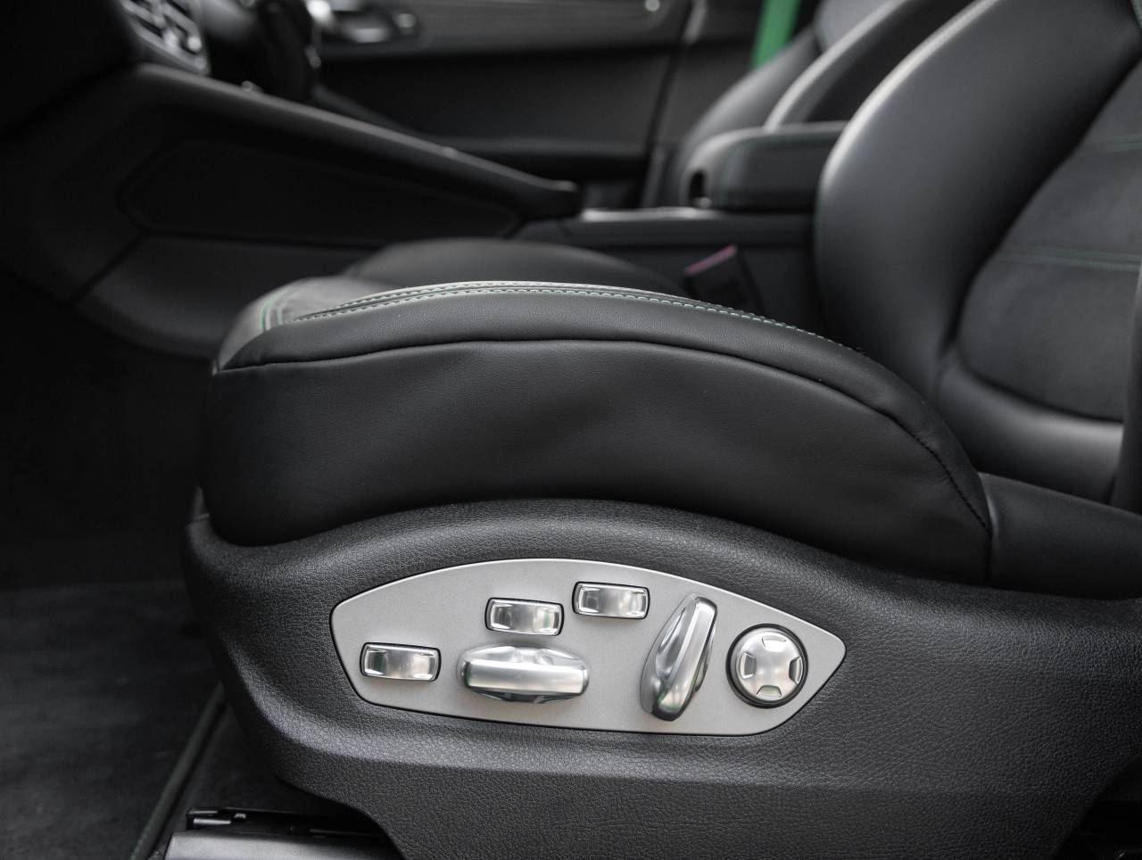 2026 Porsche Macan Macan GTS