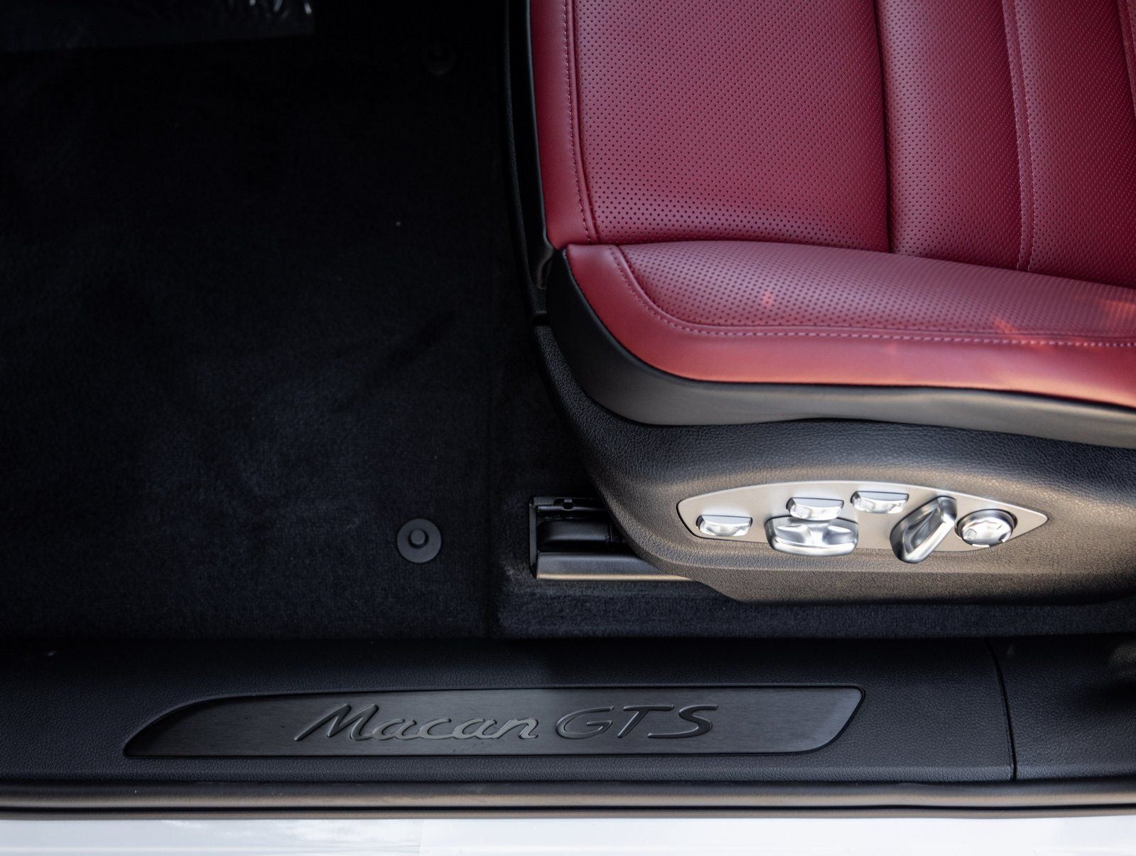 2026 Porsche Macan Macan GTS